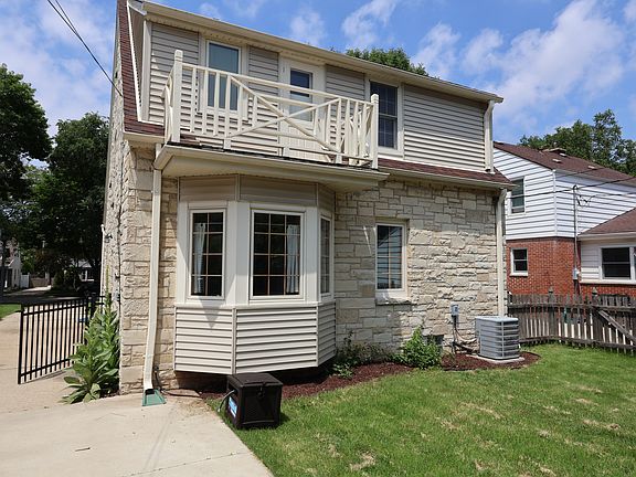 3rd image of 6028 N Lydell Ave