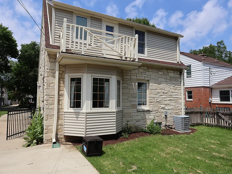 6028 N Lydell Ave — Photo 3
