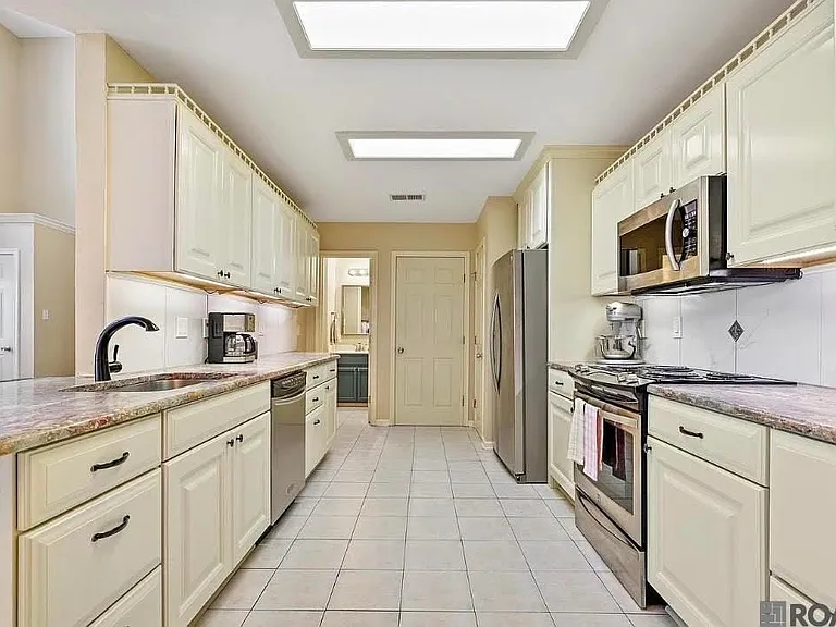 5050 Stumberg Ln — Photo 1