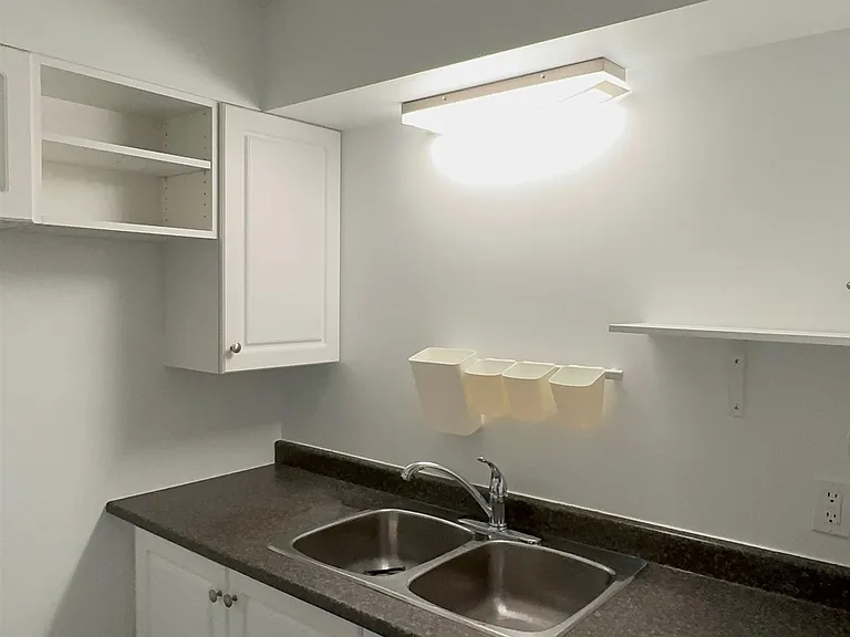 1445 W 11th Ave #11 — Photo 8