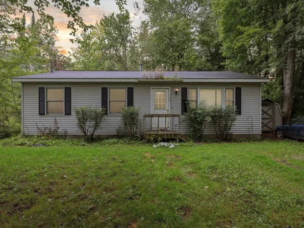 142 Fern Ave, Cadillac, MI 49601