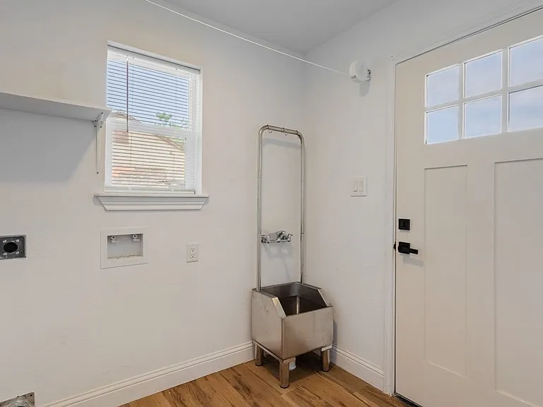 730 Avenue A — Photo 22