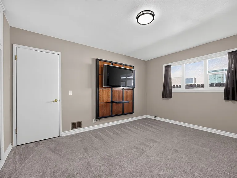 1201 W Baker Ave — Photo 25