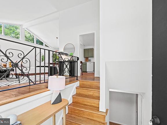 5th image of 5203 Gainsborough Dr