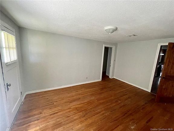 3rd image of 1021 Henning Dr