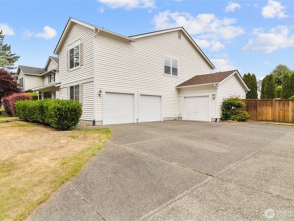 3rd image of 1662 Jensen Avenue