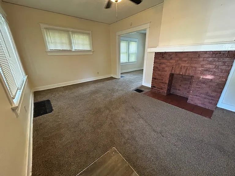 124 Anderson St — Photo 3