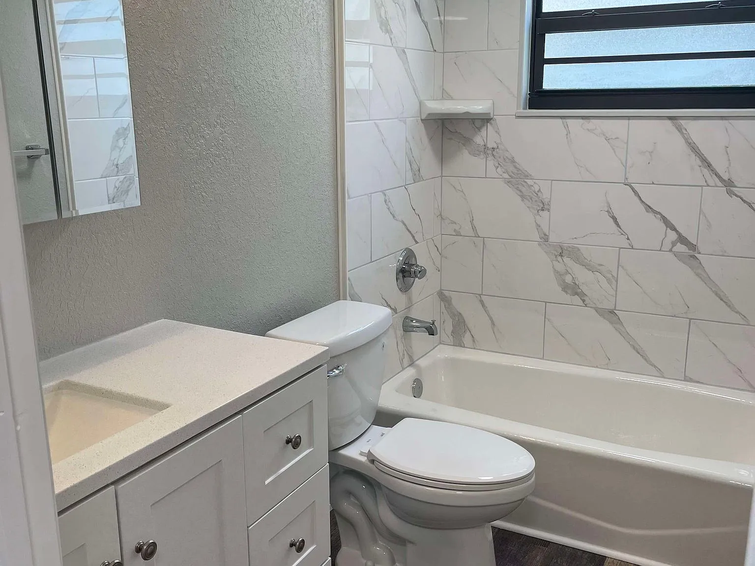 2 bed, 900 sqft, $1,300 — Photo 2