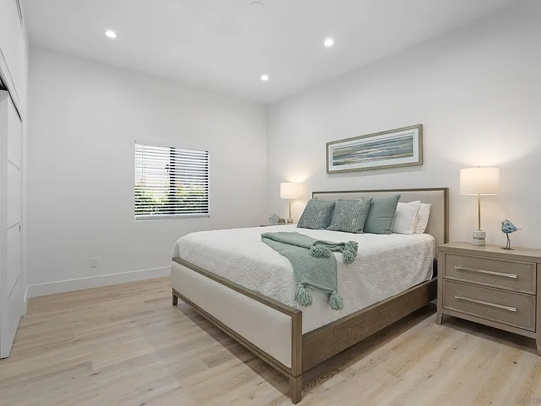 4386 Newport Ave — Photo 18