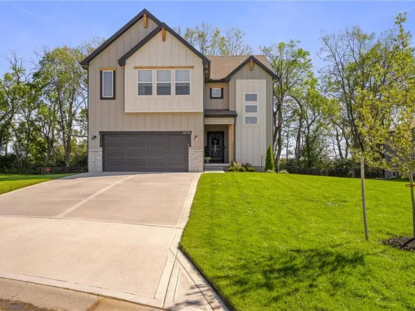 18739 Mahaffie St, Spring Hill, KS 66083