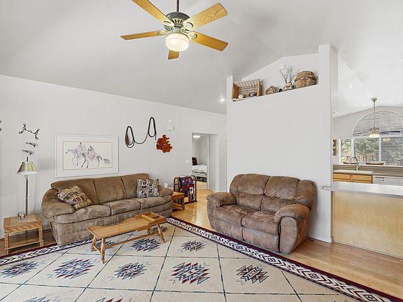 4th image of 505 N Wood Hill Rd