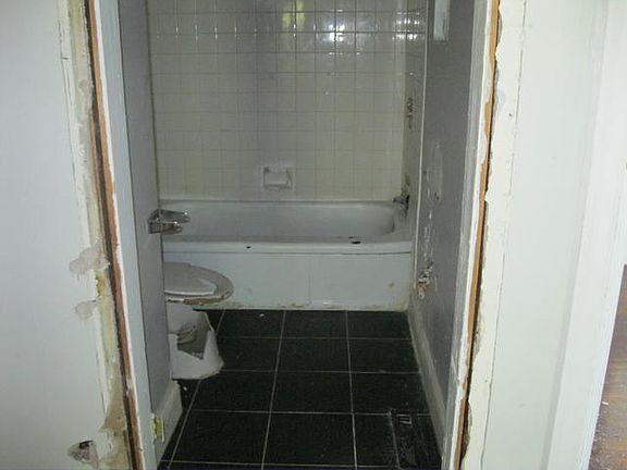 5th image of 509 Elm Ave SE