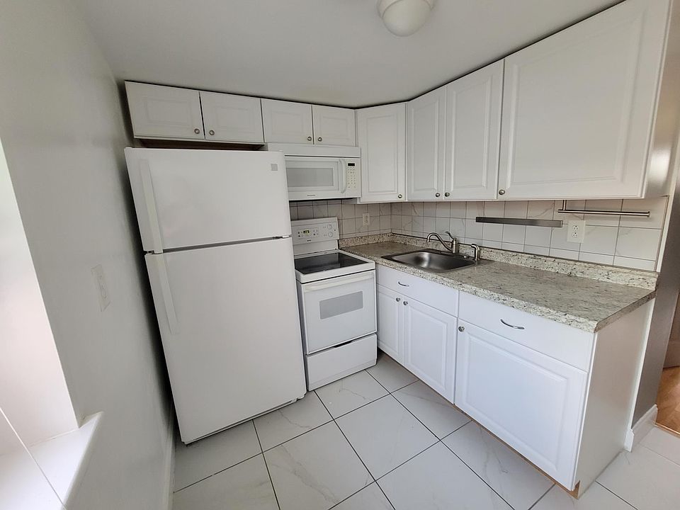 1st image of 1000 Hart St