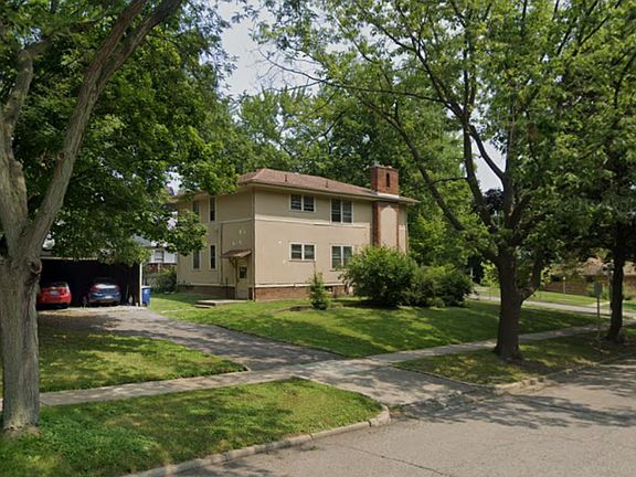 3rd image of 912 Edgewood Pl #2