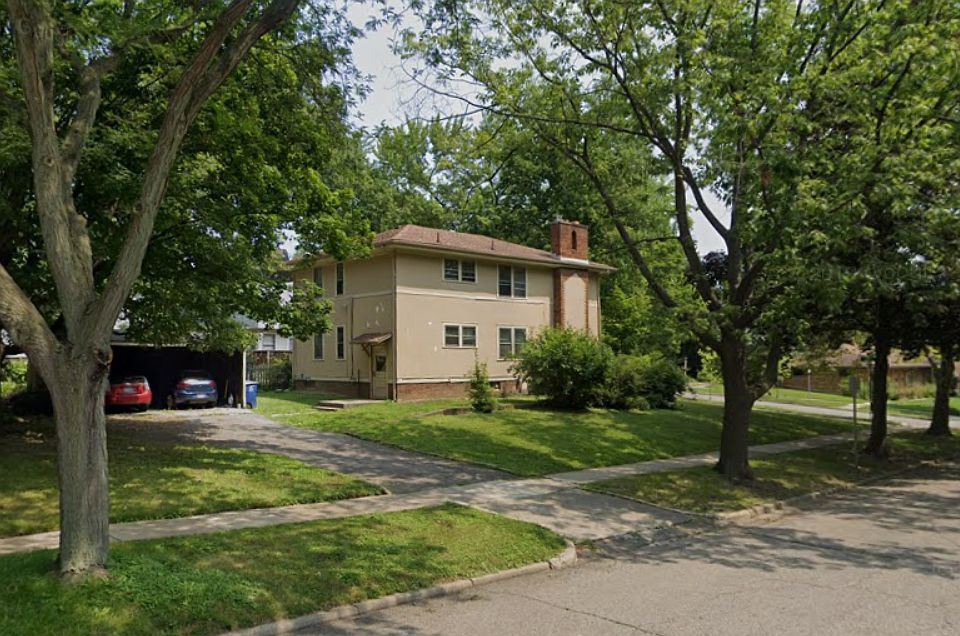 2nd image of 912 Edgewood Pl APT 1