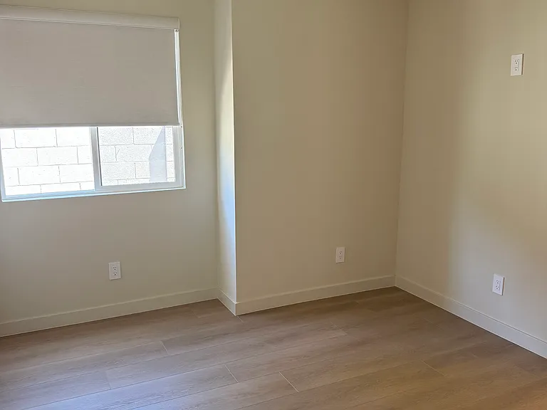 6500 Hayvenhurst Ave — Photo 16