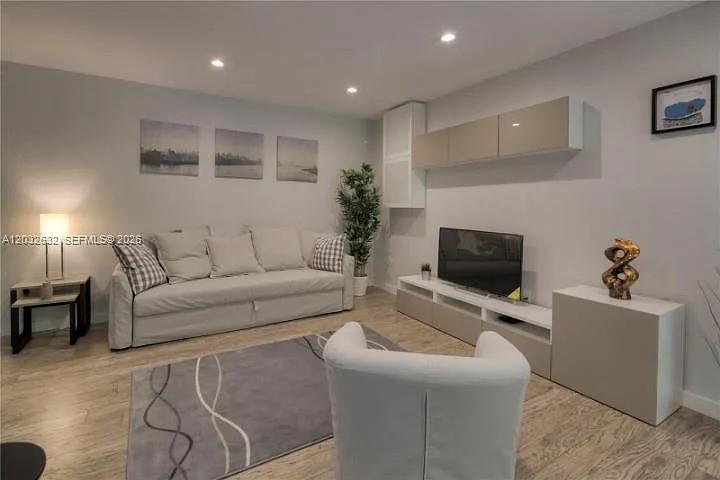 659 Meridian Ave #10 — Photo 10