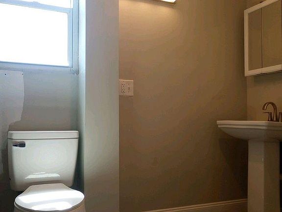 3rd image of 8813 S Escanaba Ave #2U
