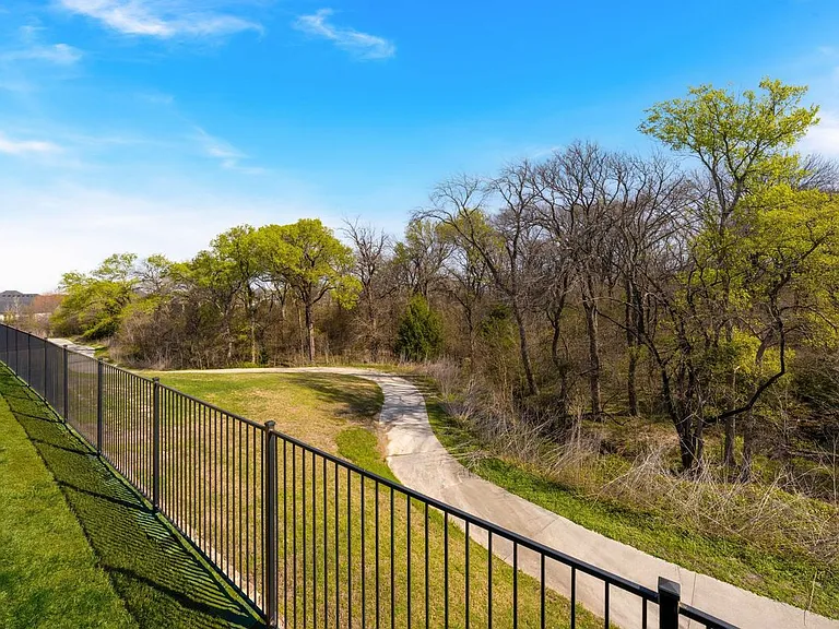 4602 Lorion Dr — Photo 40