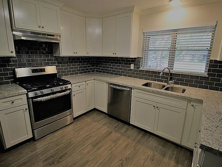 4607 Pine St — Photo 5