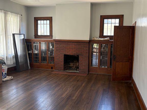 3rd image of 400 Pine St W