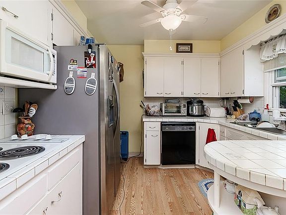 2nd image of 1513 Lynn Ave