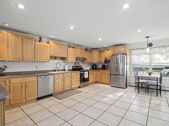 4th image of 7 Springmeadow Drive