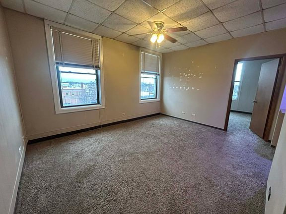 2nd image of 815 Loomis St #41