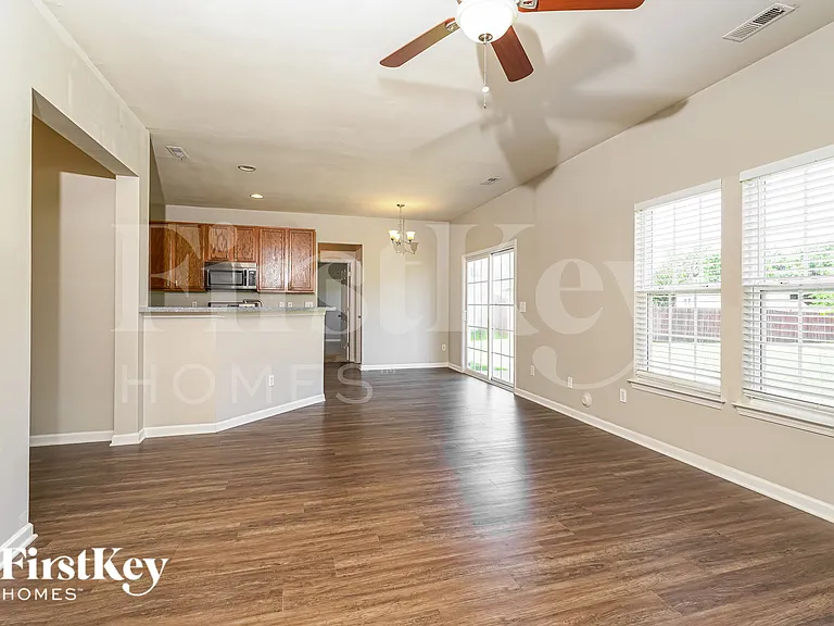 4204 Laurel Ridge Cir — Photo 4