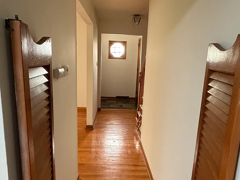 Living Room to Kitchen way