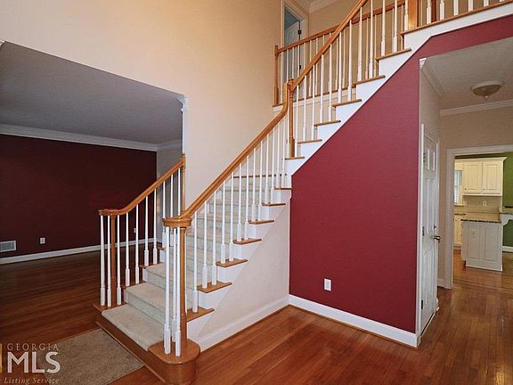 4th image of 445 Gavenwood Dr