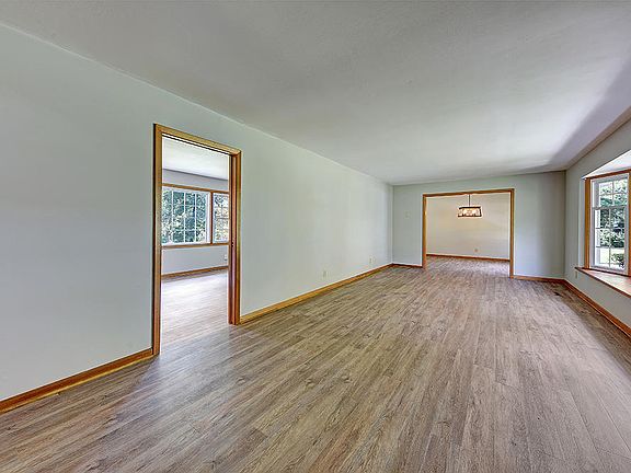 4th image of 2404 Globe Dr