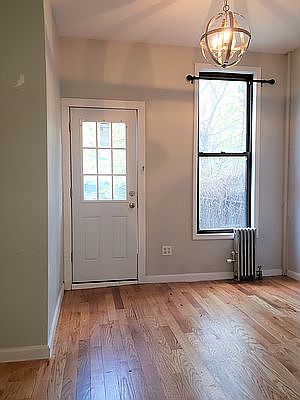 5th image of 241 Montrose Ave #1B