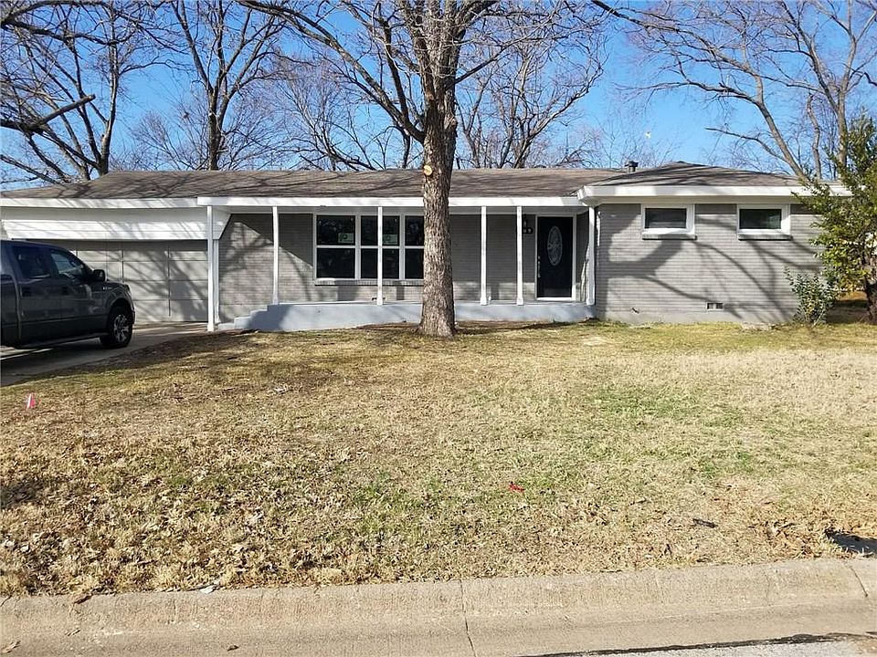 2nd image of 209 Bedford Ct