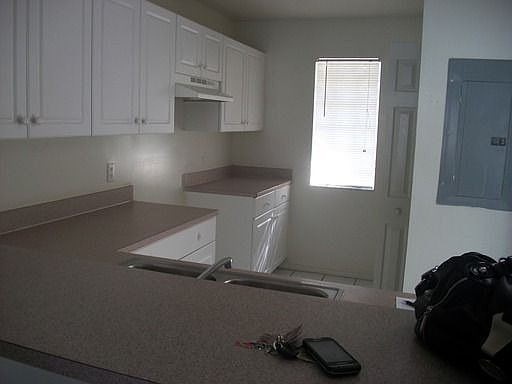 4th image of 514 NE 24th Pl APT 22