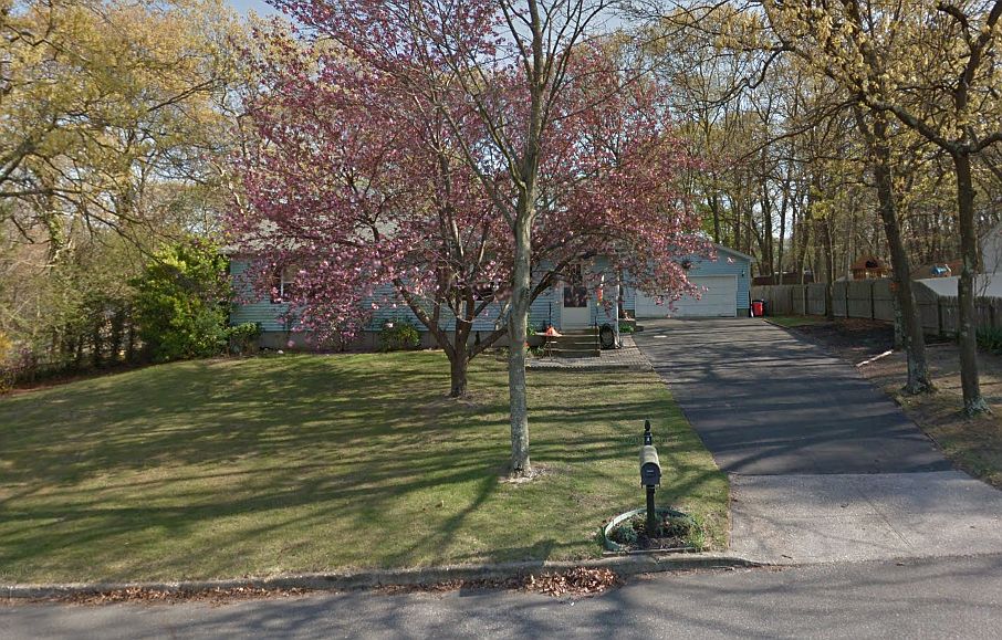 1st image of 8 Eileen Ct