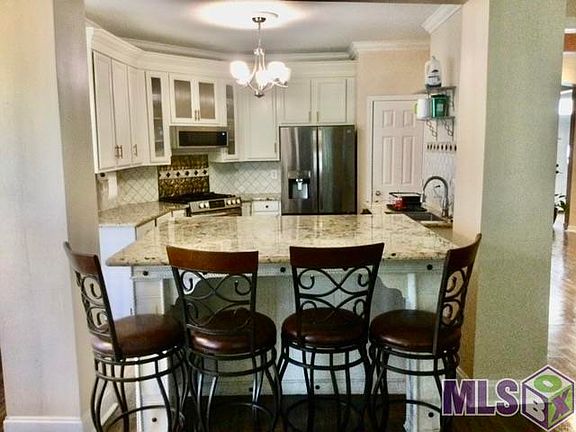 4th image of 20239 Bur Oak Dr