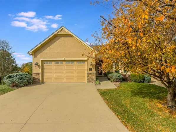 508 NW Ashurst Ct, Lees Summit, MO 64081