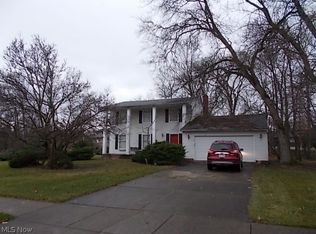 8120 Twin Oaks Dr, Broadview Heights, OH 44147