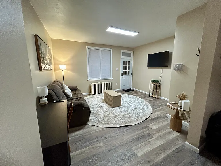 216 W Vincent St #B — Photo 2