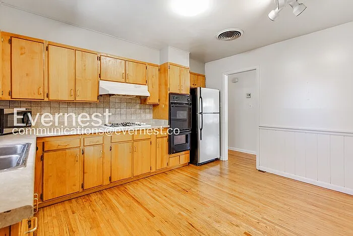 2701 S Fillmore St — Photo 7