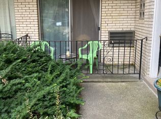 810 Dobson St APT 1C, Evanston, IL 60202