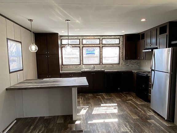3rd image of 508 E Howard Ln Trailer 226