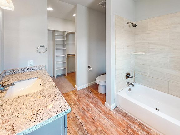 4th image of 203 E Brentwood Dr #East43