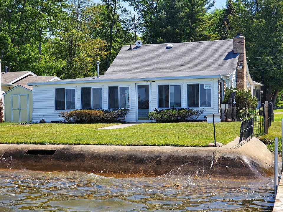 228 Mallard Ave, Houghton Lake, MI 48629 | Zillow