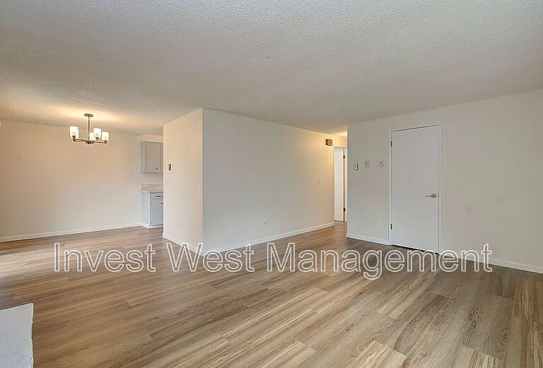 2920B Harney St — Photo 31