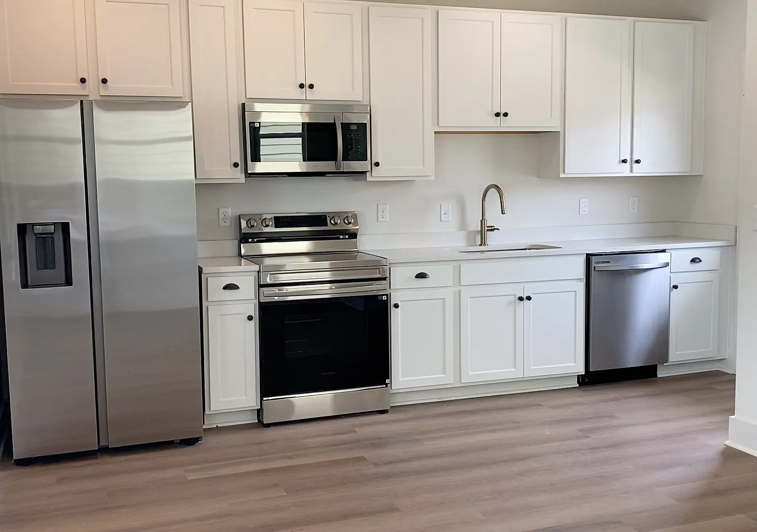 1 bed, 640 sqft, $1,350 — Photo 2