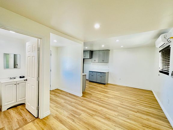 4th image of 9159 Palmetto Ave #A