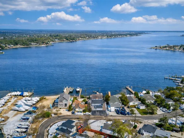 592 Kingfisher Circle, Brick, NJ 08723