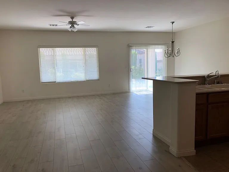 2103 Sawtooth Mountain Dr — Photo 6